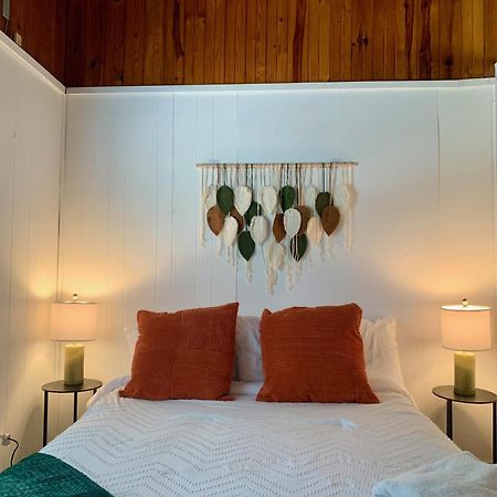 Lakefront Cottage In Secluded Cove Sunrise Beach Exterior foto